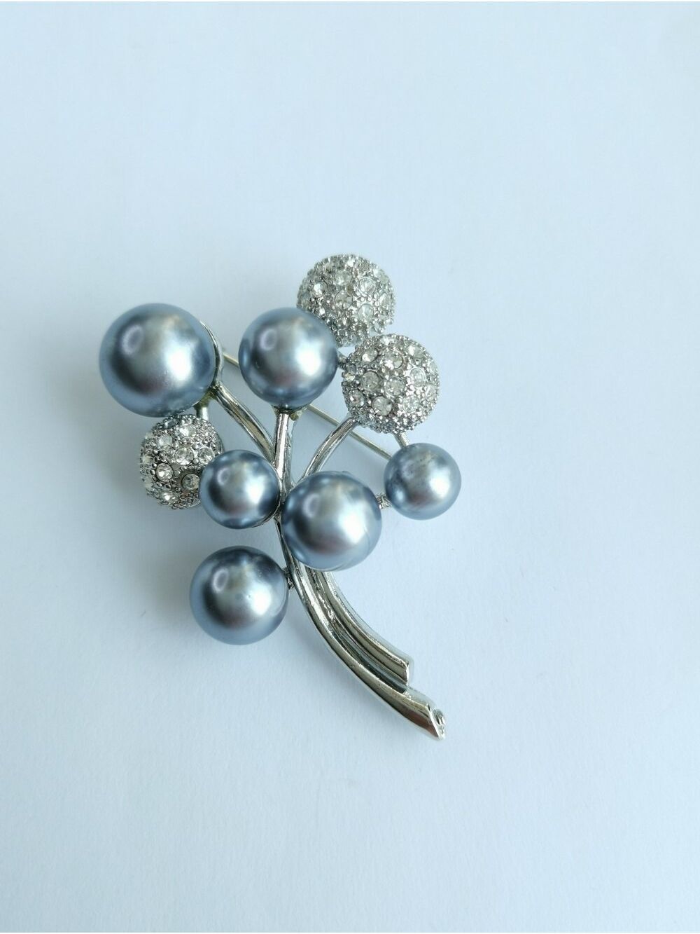 Brooch pin  Grey pearl crystal 🆕
